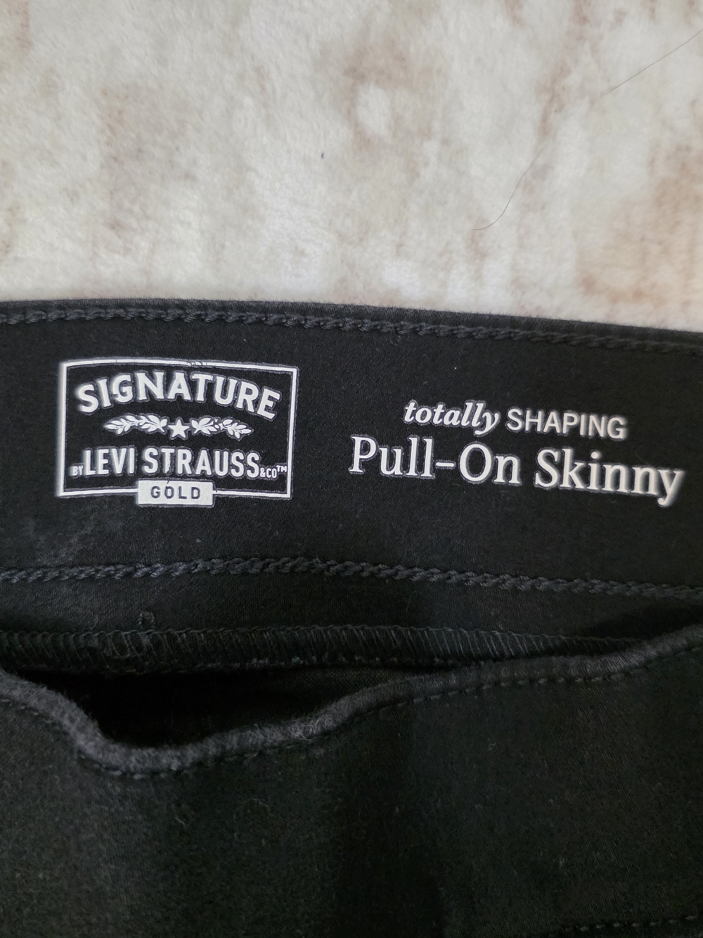 Levi's Signature Pull-On Skinny Jeans - Black